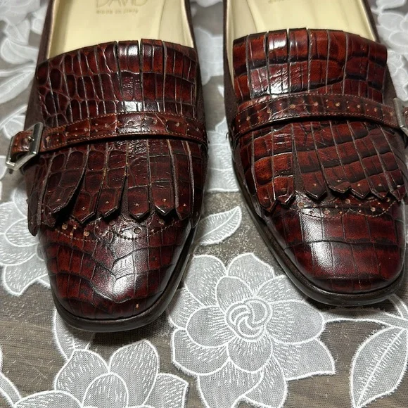 Joan & David Brown Loafer Heel Suede Embossed Buckle Fringe Vintage Italy 10 - Picture 5 of 16